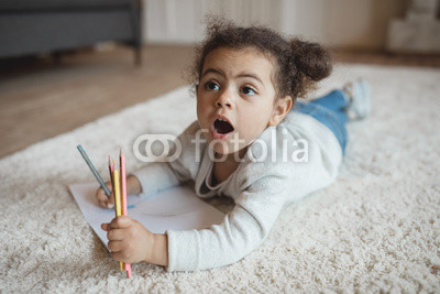 400x267 adorable little african american girl drawing with pencils - African American Girl Drawing