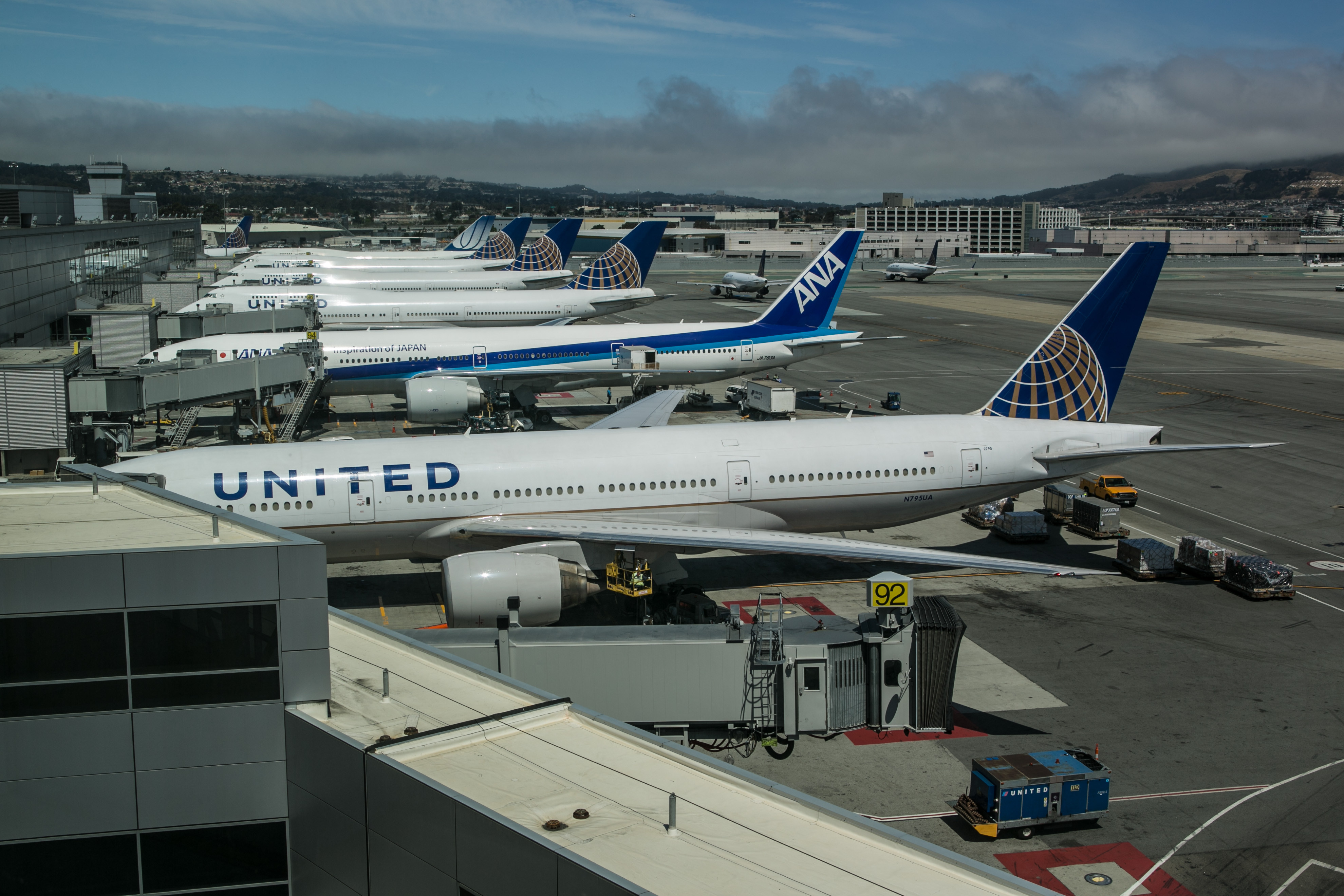 3960x2640 crew fired for seeing scary drawing on plane and refusing to fly - Airport Drawing