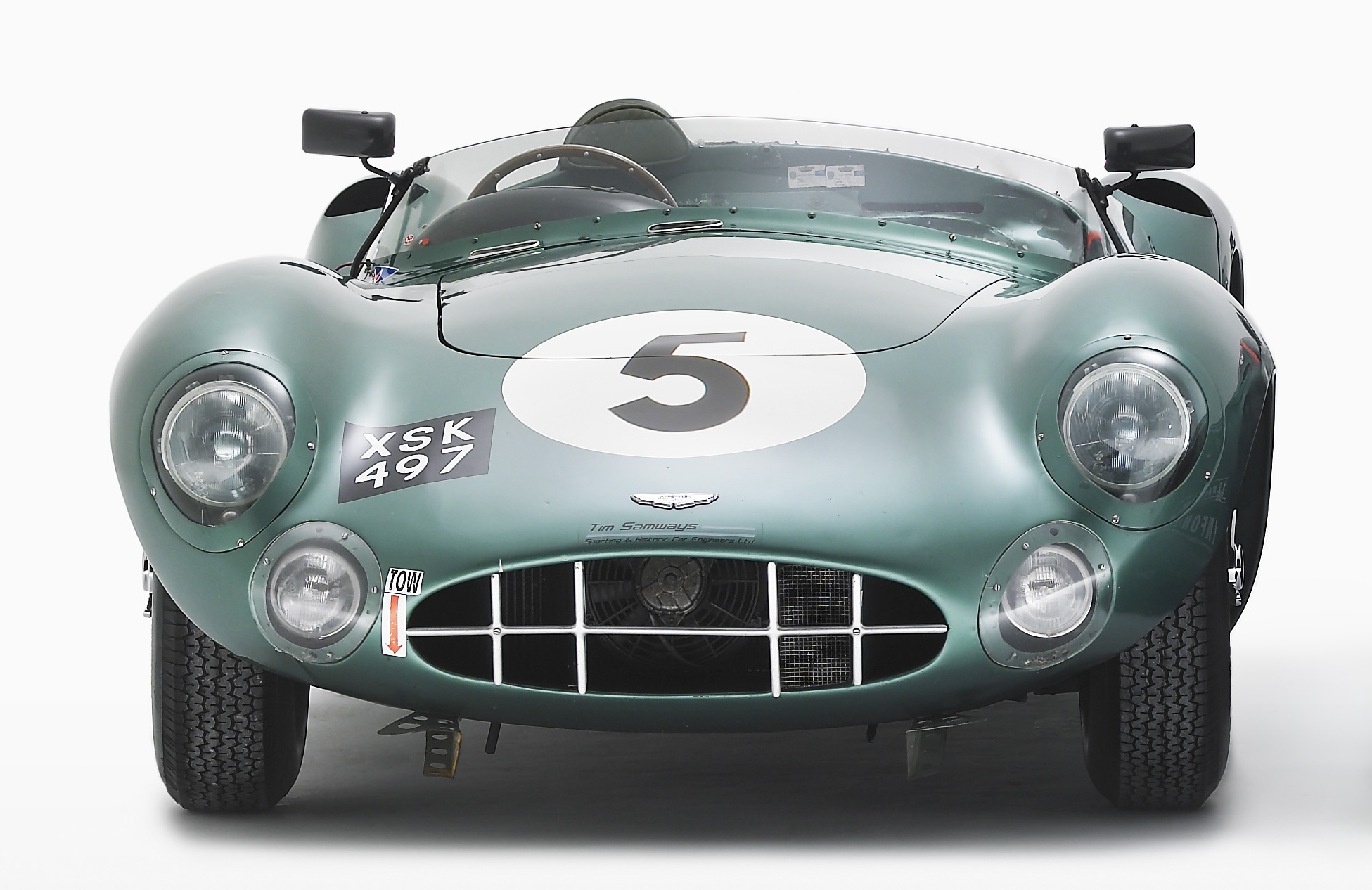 1951x1266 drawing the line - Aston Martin Drawing