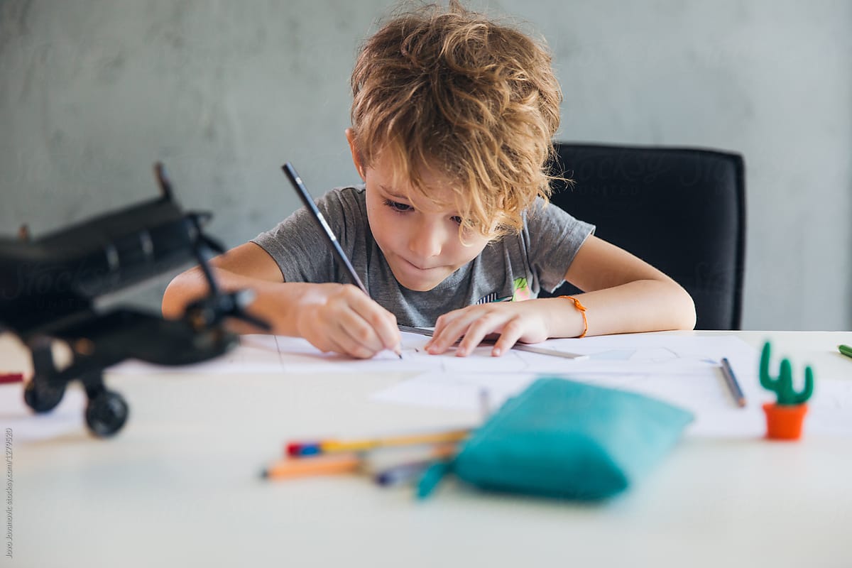 1200x800 Boy Drawing An Airplane Stocksy United - Boy Drawing A Picture