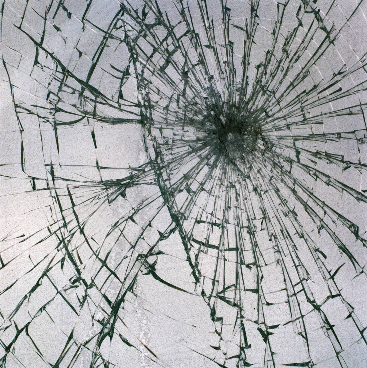 Пластырем трещину. Треснутое стекло. Текстура разбитого стекла. Трещина на зеркале. Принт разбитого стекла.