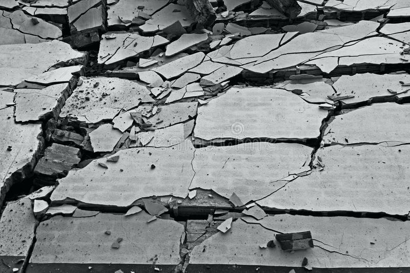 800x533 broken wall broken wall drawing - Broken Wall Drawing