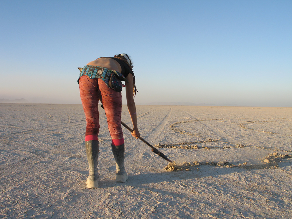 1000x750 Burning Man Drawing On Earth Chalk Drawing, Street - Burning Man Drawing