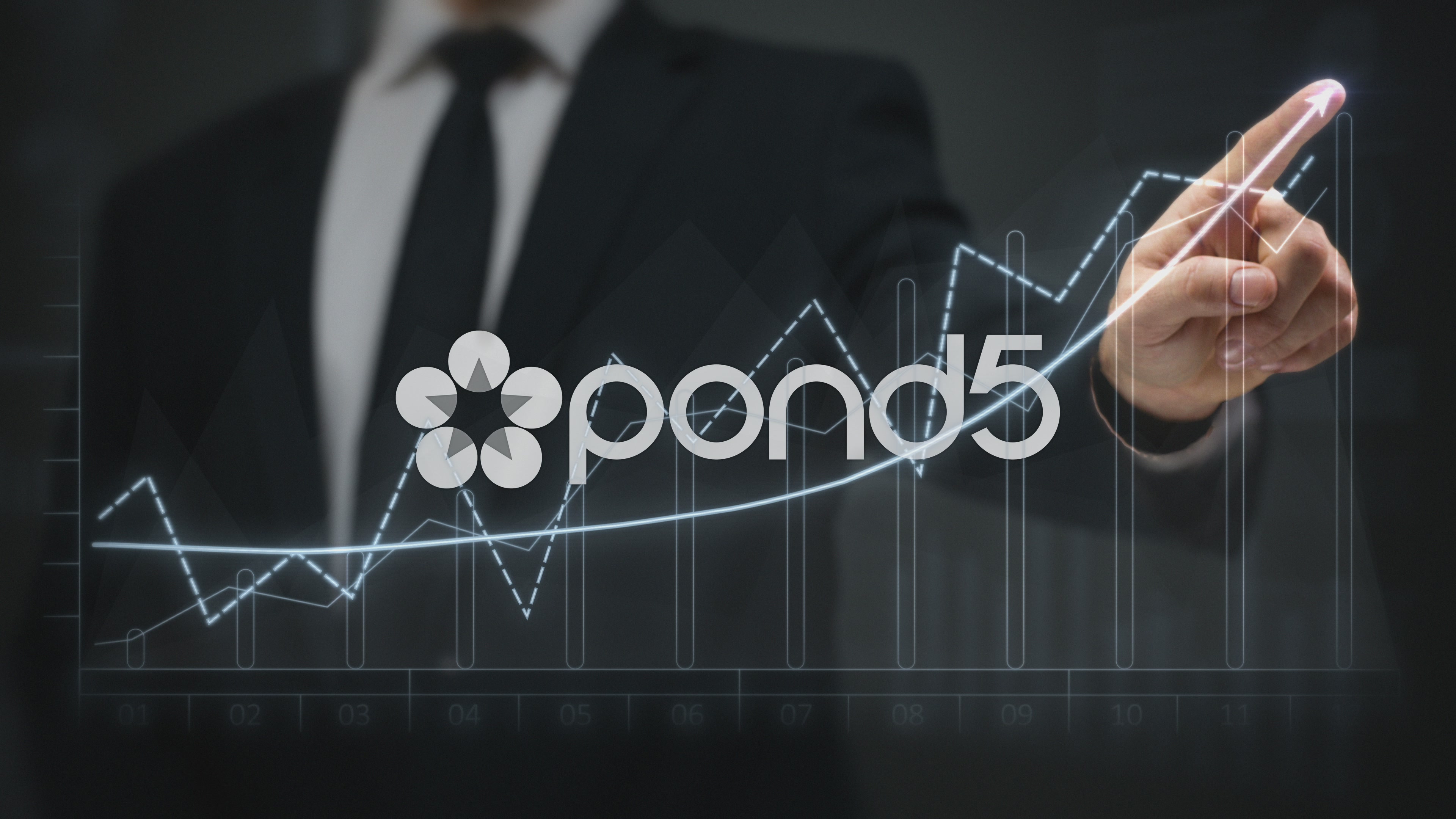 3840x2160 businessman drawing an ascending financial chart touchscreen - Businessman Drawing