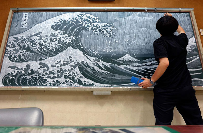 800x525 teacher delights students with incredible chalkboard drawings - Chalkboard Drawings