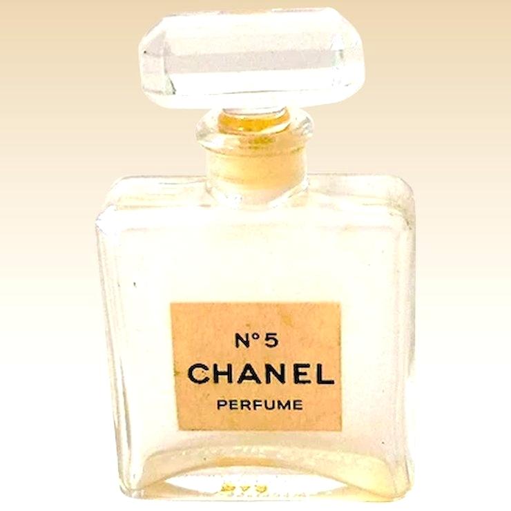 Chanel Perfume Bottle Drawing at PaintingValley.com | Explore ...