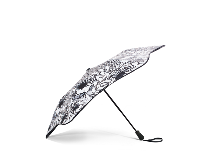 690x494 Blunt Umbrellas Australia Beautifully Engineered Windproof - Closed Umbrella Drawing