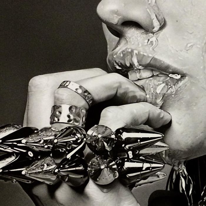 700x701 This Japanese Artist's Pencil Drawings Are So Realistic, People - Crazy People Drawings