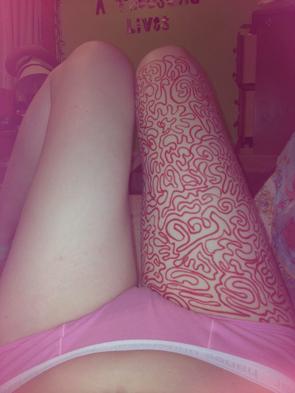 960x1280 A Devastating Story She Filled Her Leg With Drawings But Not For Art - Cut Drawings