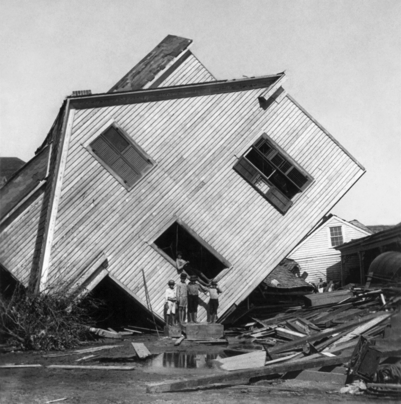 1318x1326 free images black and white, house, shack, destroyed, natural - Disaster Drawing
