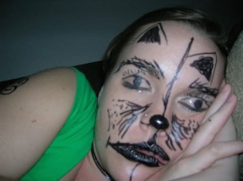 802x600 Human Marker Drawings That Will Make You Scared Of Passing Out - Drawing Cat Faces On A Person