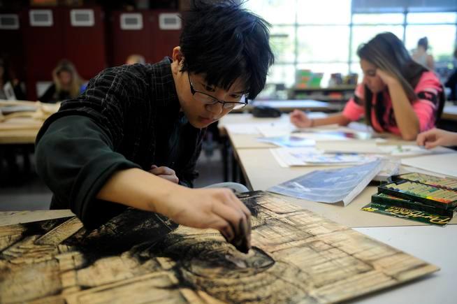 654x435 golden high school students draw portraits of denver's homeless - Drawing For Middle School Students