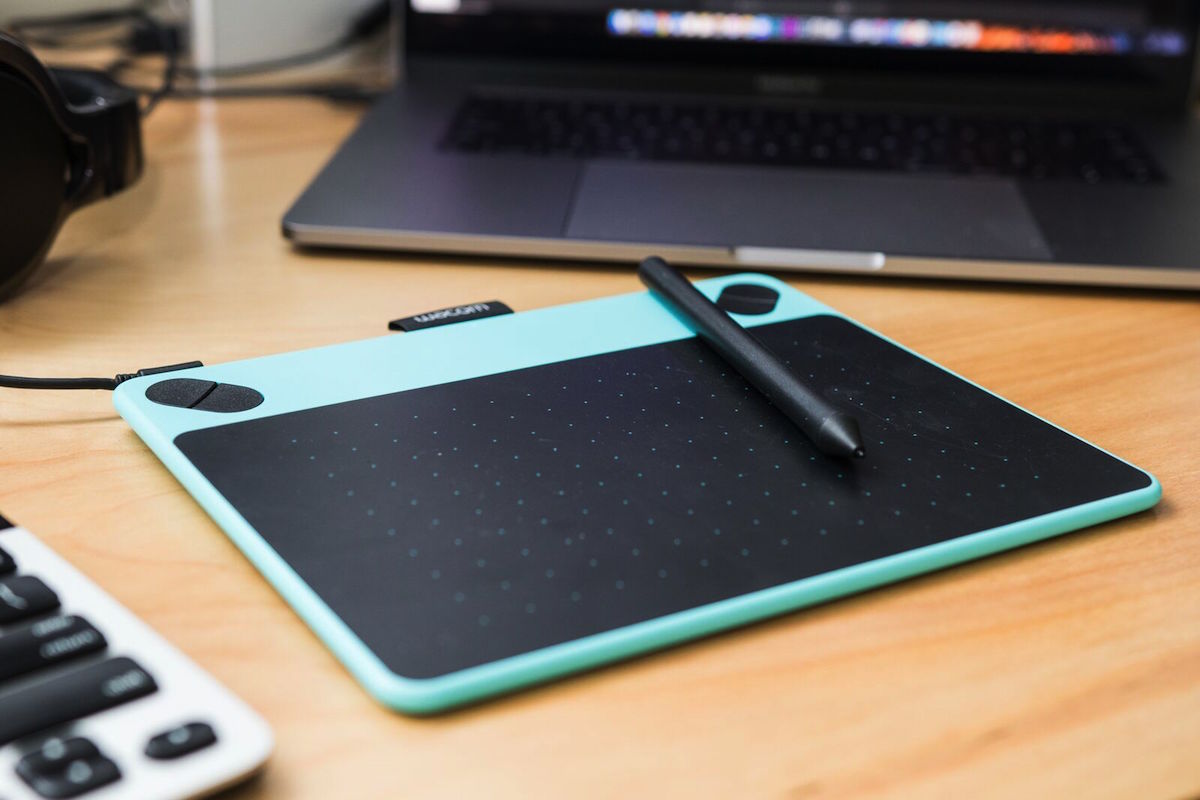 1200x800 Gear For Creative Design Reviews - Drawing Laptop