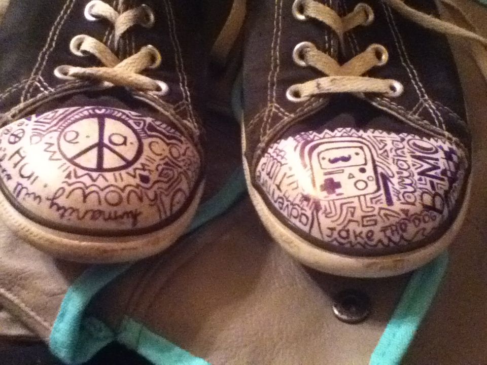 960x720 Drawing On Converse Be Diligent - Drawing On Converse