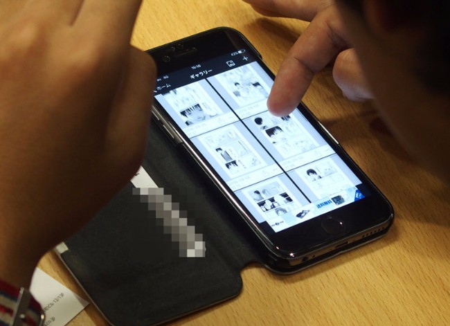 650x471 Mangaka Blows People's Minds - Drawing On Phone