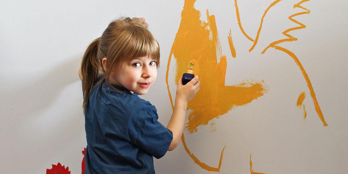 1169x585 this mum has an ingenious solution to her child drawing - Drawing On Wall