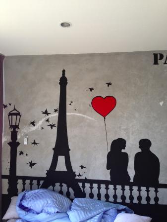 337x450 Cool Paris Drawing On The Wall Of The Bedroom - Drawing On Wall