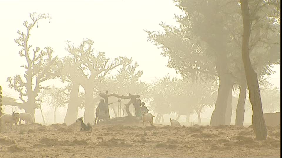 960x540 People Fountain Mali Sd Stock Video Framepool - Dust Cloud Drawing