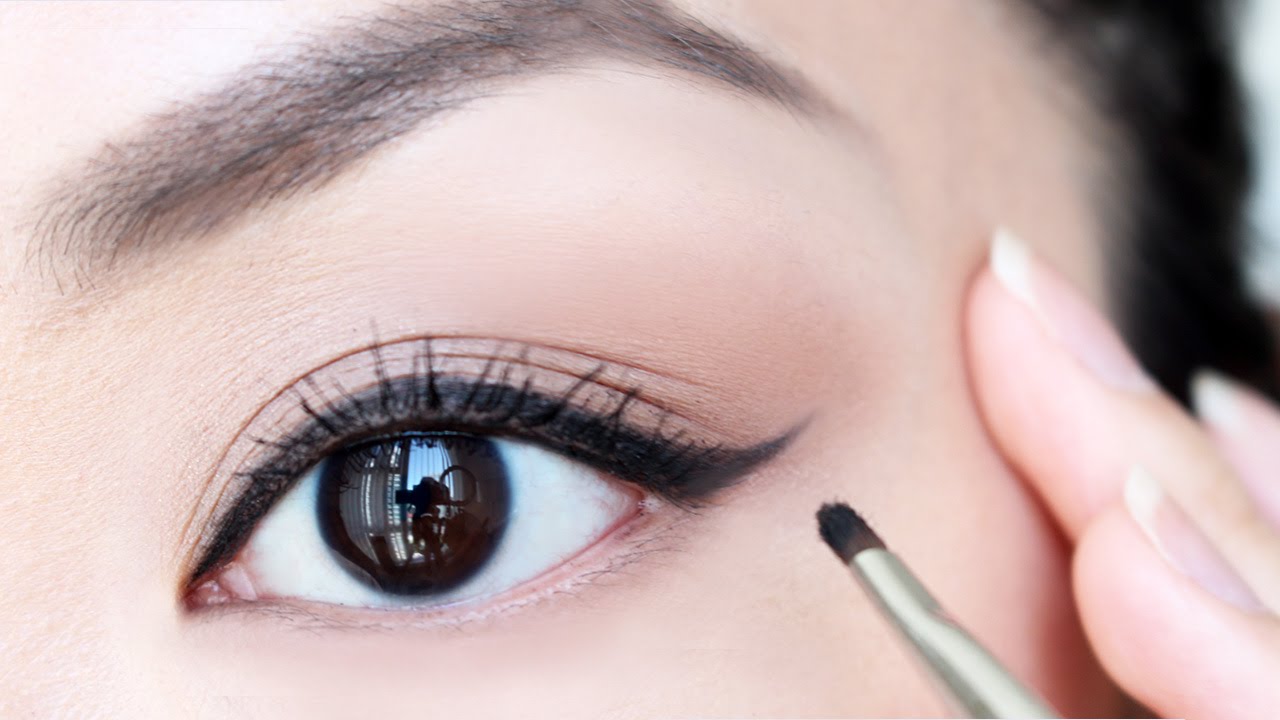 1280x720 how to apply eyeliner for beginners chiutips - Eyeliner Drawing