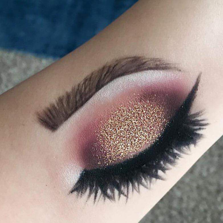 783x783 realistic makeup on the arm, eyeshadow shading with eyeliner - Eyeshadow Drawing