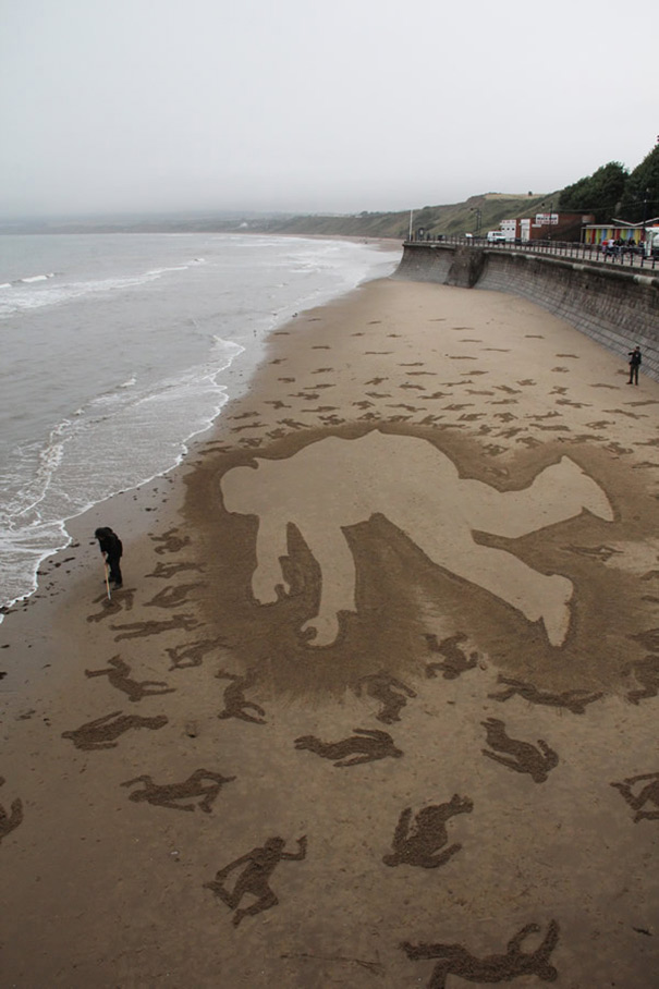 605x908 Fallen Soldier Sand Drawings Commemorate Those Who Died On D - Fallen Soldier Drawing