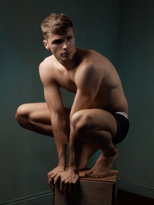 512x682 Edward Wilding Strips Down To His Underwear For Wonderland - Figure Drawing Models