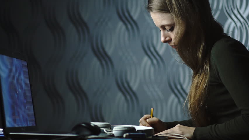 852x480 lifestyle young beautiful girl freelance stock footage video - Freelance Drawing Artist