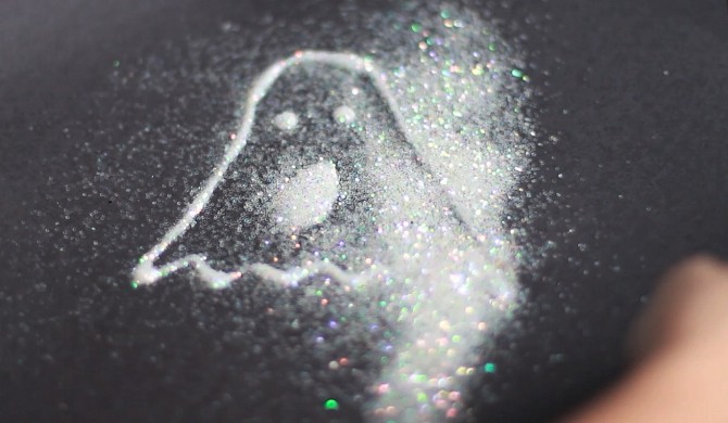 670x390 glitter glue ghost art - Glitter Drawing