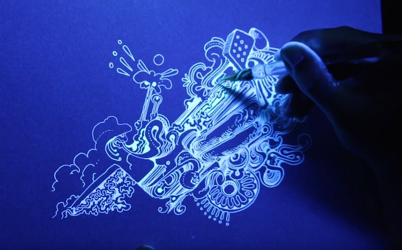 799x497 glass pens and glowing ink make for mesmerizing drawing videos - Glow Drawing