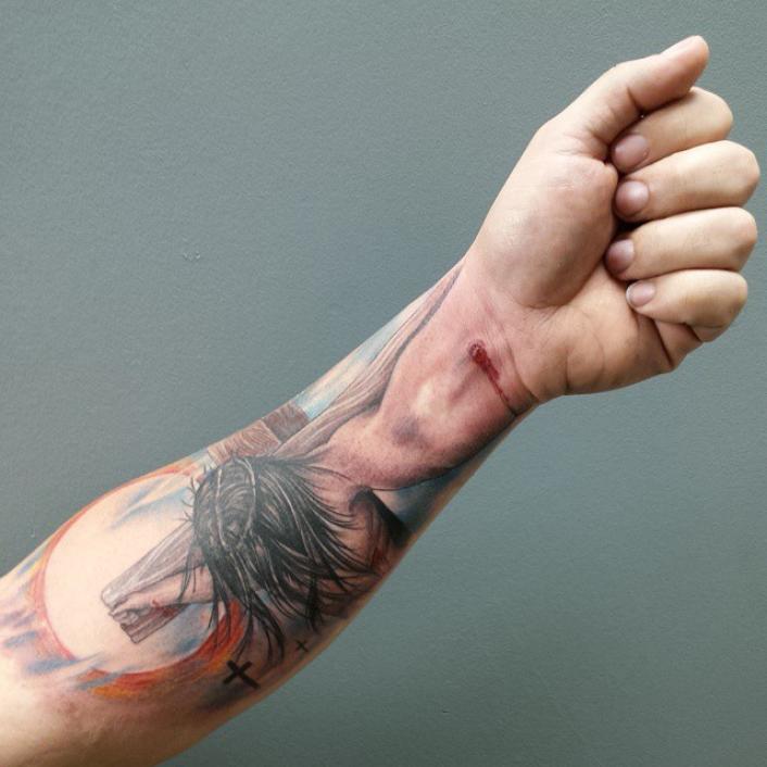 706x706 Hand Of God Creative Jesus Crucifixion Tattoo Goes Viral - God On Cross Drawing