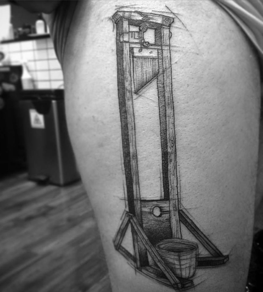 850x941 Guillotine On Woman's Thigh Best Tattoo Design Ideas - Guillotine Drawing
