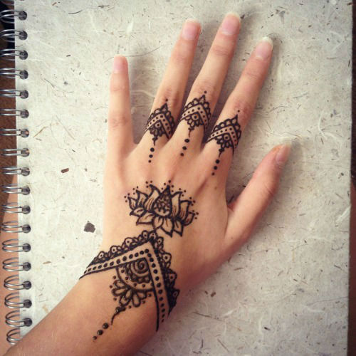 500x500 Delicate Henna Tattoo Designs - Henna Drawings On Hand