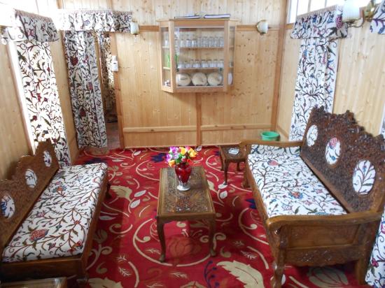 550x412 drawing room - Houseboat Drawing