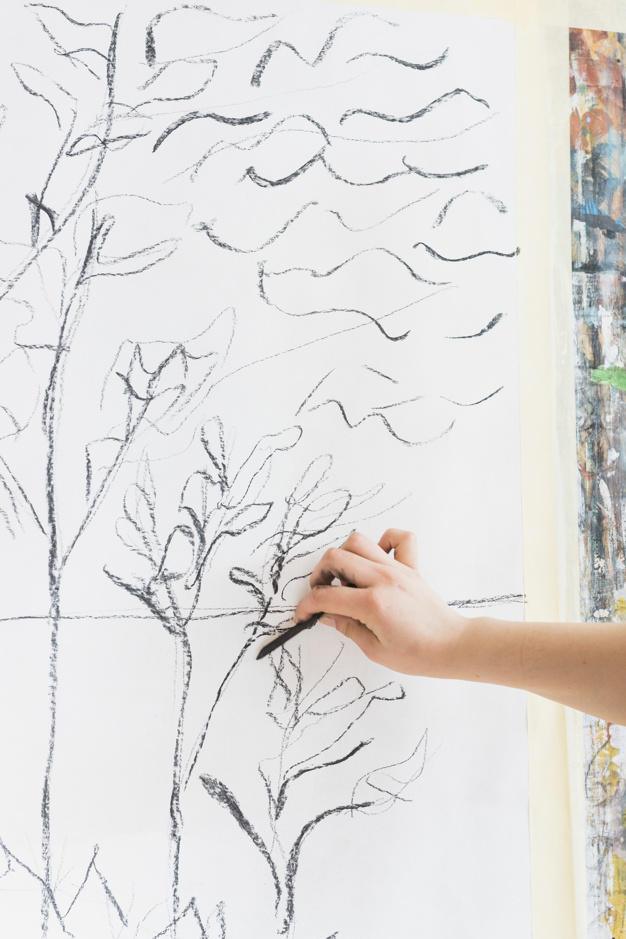 626x939 Human Hand Drawing On Canvas Using Charcoal Stick Photo Free - Human Picture Drawing