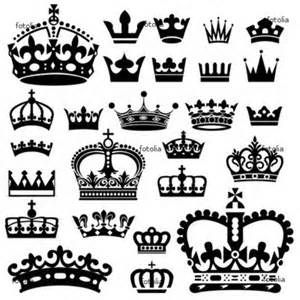 300x300 Easy To Draw Pictures Of King, Queen, Joker And Peasant - King Crown Drawing Easy