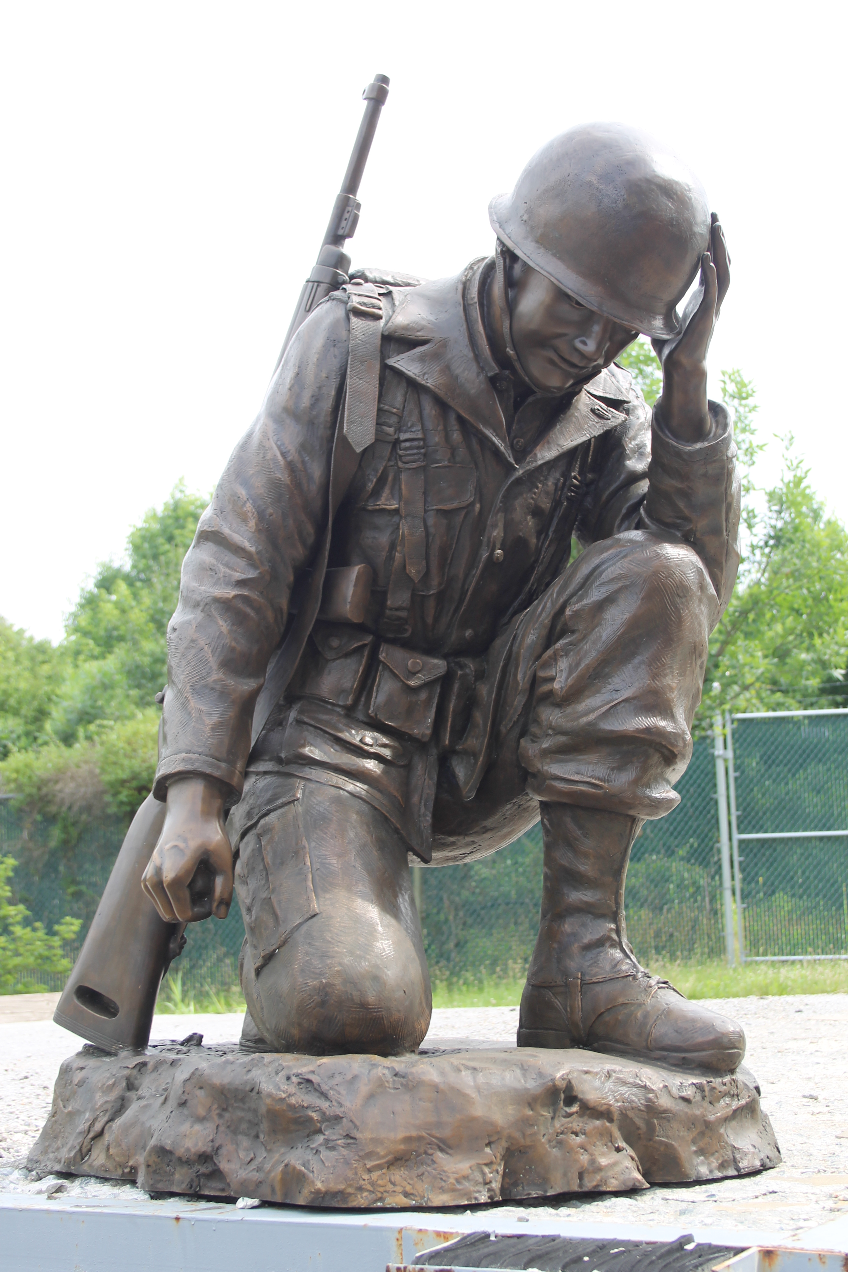 2848x4272 life size kneeling soldier memorial statue - Kneeling Soldier Drawing