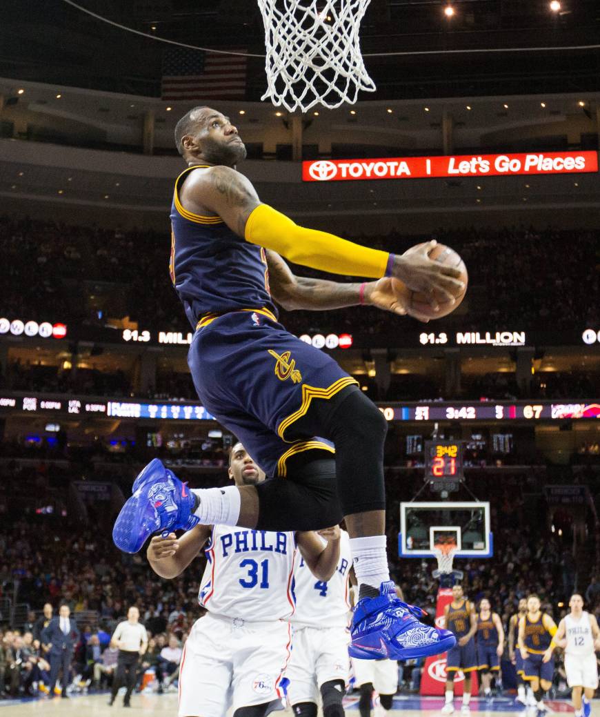 870x1039 lebron dazzles as cavs beat sixers the japan times - Lebron James Dunk Drawing