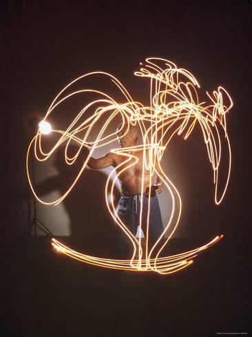 366x488 Shirtless Artist Pablo Picasso Creating Light Drawing Of Vase - Light Drawing