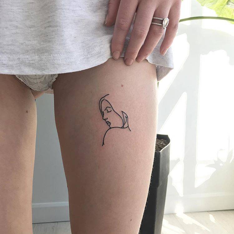 750x750 Sophie Turner's Thigh Tattoo, A Line Drawing Of A Woman - Line Drawing Tattoo