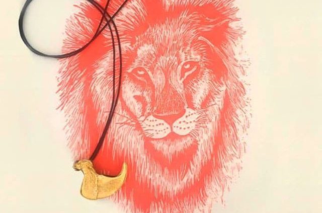 640x423 Lion Claw Pendant On Leather Cord, Available - Lion Claw Drawing