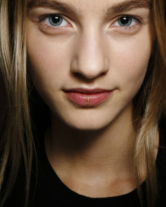 330x412 how to draw on a lip ring - Lip Piercing Drawing