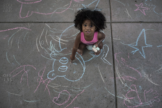 650x433 Artist Lisa Coker Stock Photos - Little Black Girl Drawing