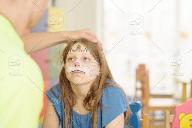 640x427 little girl face painting art,background,beauty,caucasian - Little Girl Face Drawing