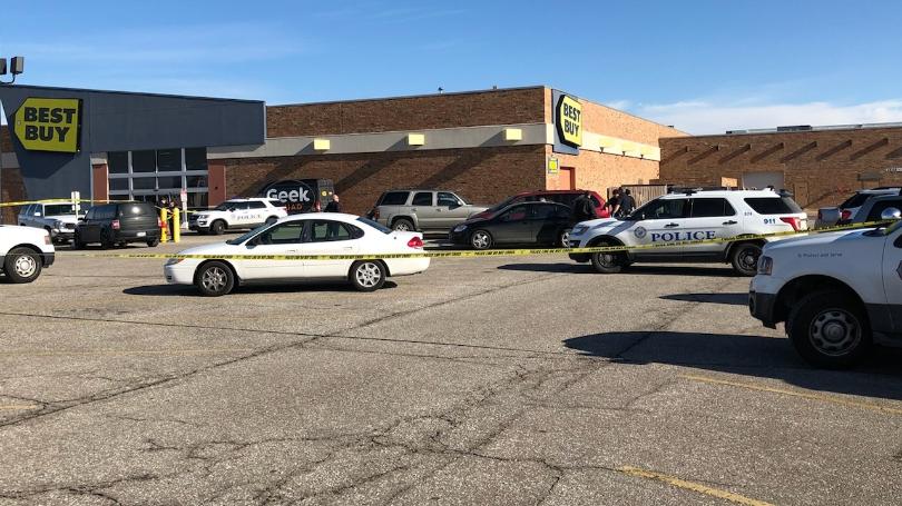 810x455 man commits suicide in mall parking lot, drawing heavy police presence - LotDrawing