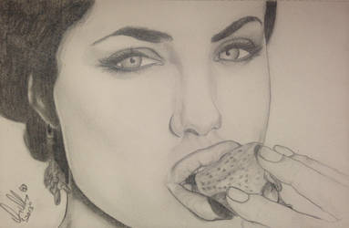 383x250 Angelina Jolie - Mad Face Drawing