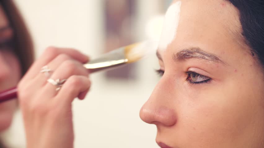 852x480 Close Up Face Art Makeup Artist Drawing On The Model's Face - Makeup Artist Drawing