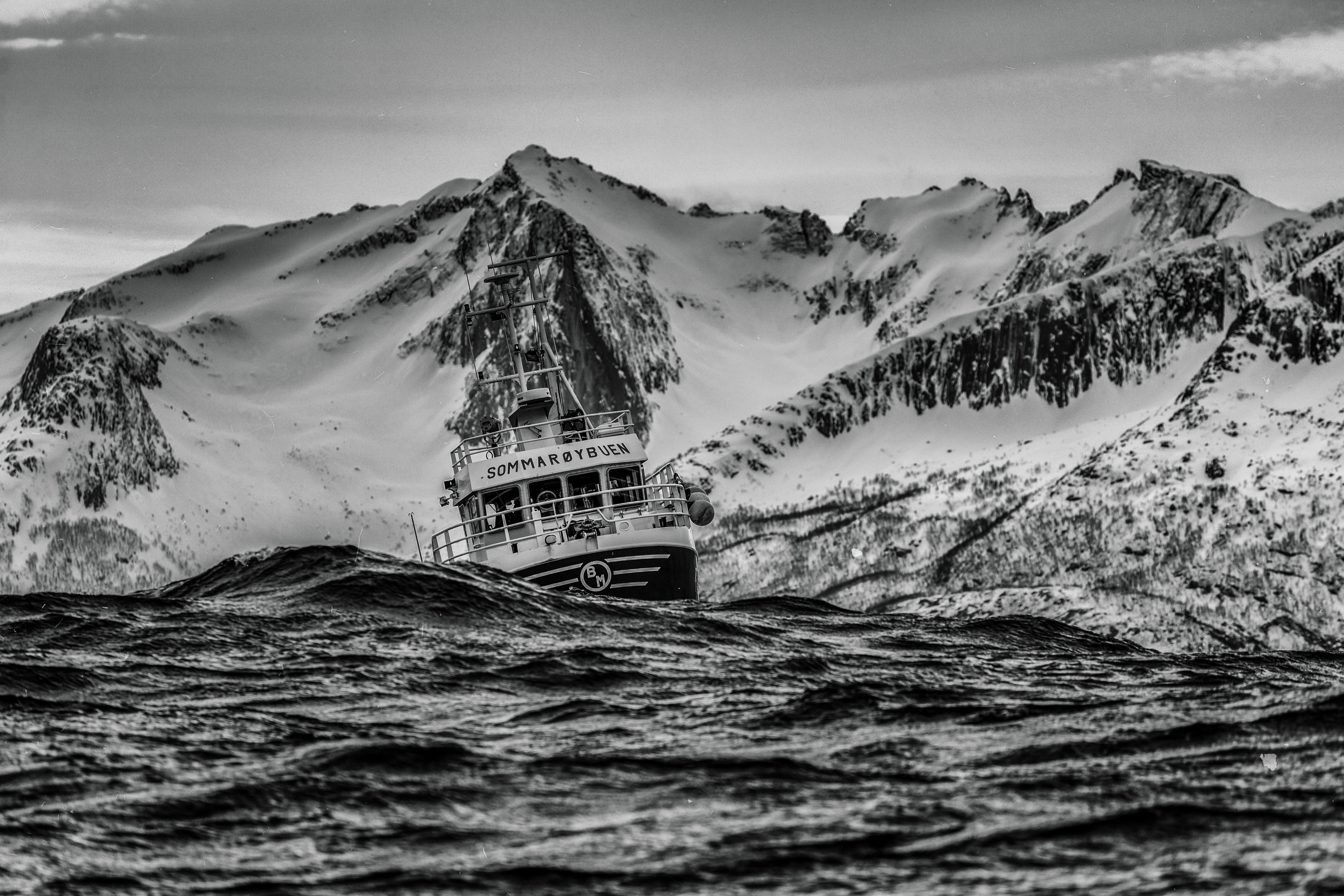 5049x3366 Free Images Sea, Snow, Black And White, Boat, Wave, Ship - Mountain Drawing Black And White