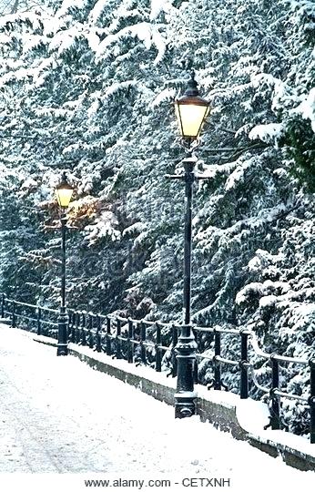 346x540 narnia lamp - Narnia Lamp Post Drawing