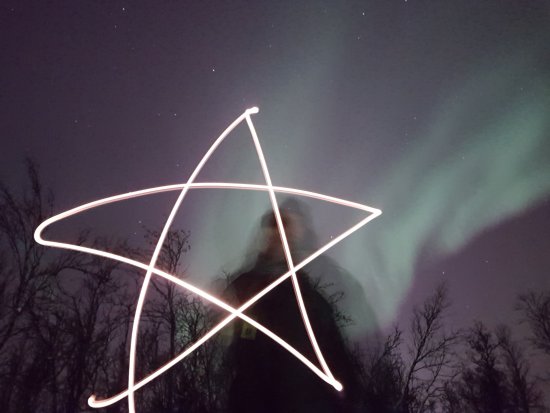 550x413 drawing with a light in front of the northern light - Northern Lights Drawing