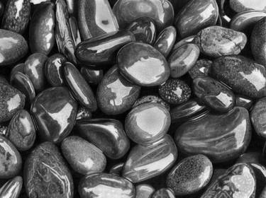 375x280 Wet Pebbles - Pebble Drawing